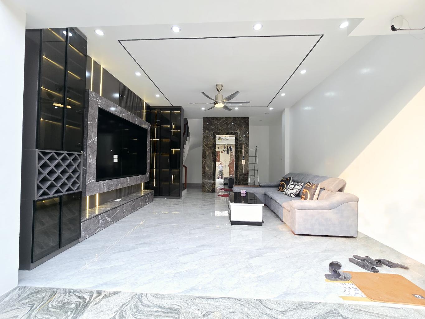 NHÀ ĐẸP LÔ GÓC 6 TẦNG THANG MÁY - NGÕ THÔNG - TẶNG FULL NỘI TẠI ĐÀM QUANG TRUNG LONG BIÊN - 8.6 TỶ