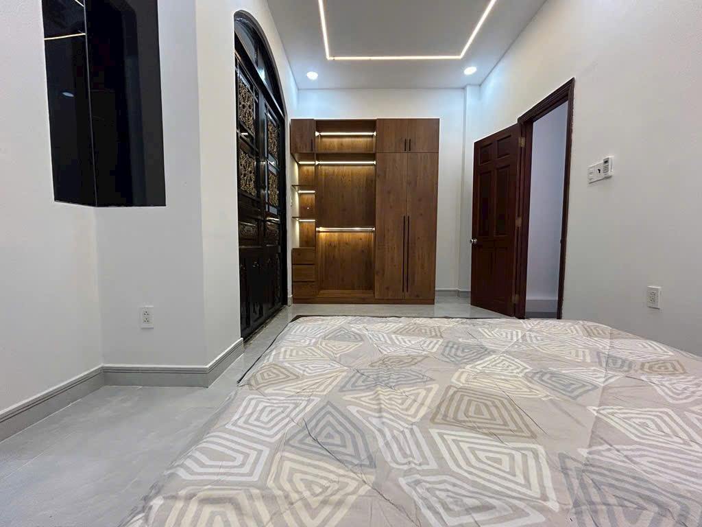 BÁN NHÀ QUẬN 9, NHÀ ĐẸP LONG LANH DT85M 2TẦNG NGANG 5M, GARA 7 CHỖ