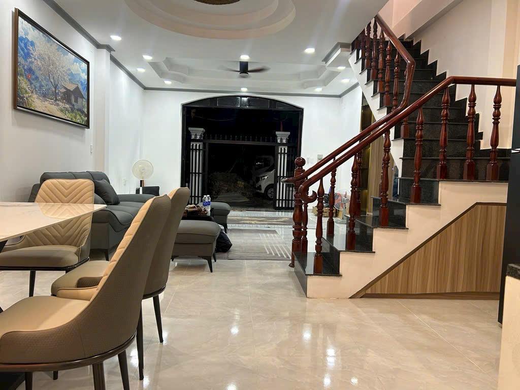BÁN NHÀ QUẬN 9, NHÀ ĐẸP LONG LANH DT85M 2TẦNG NGANG 5M, GARA 7 CHỖ