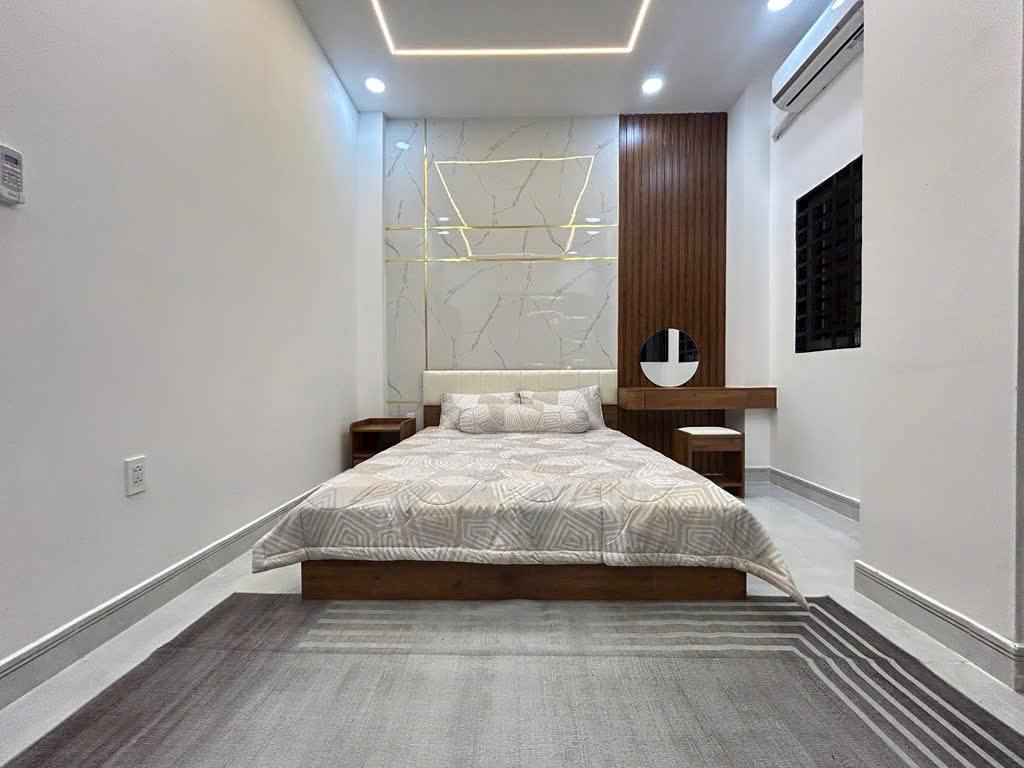 BÁN NHÀ QUẬN 9, NHÀ ĐẸP LONG LANH DT85M 2TẦNG NGANG 5M, GARA 7 CHỖ