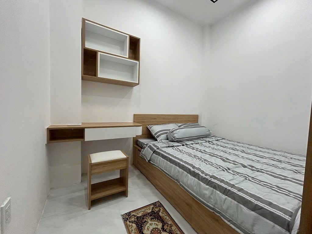 BÁN NHÀ QUẬN 9, NHÀ ĐẸP LONG LANH DT85M 2TẦNG NGANG 5M, GARA 7 CHỖ