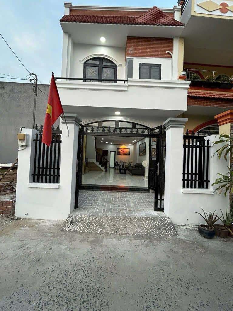 BÁN NHÀ QUẬN 9, NHÀ ĐẸP LONG LANH DT85M 2TẦNG NGANG 5M, GARA 7 CHỖ