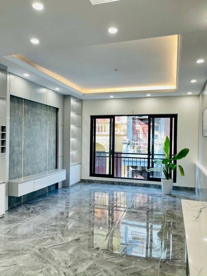 BÁN NHÀ MỚI HÀ ĐÔNG – GIÁ 9,8 TỶ – 6 TẦNG, CÓ THANG MÁY – MẶT TIỀN RỘNG ĐẸP.