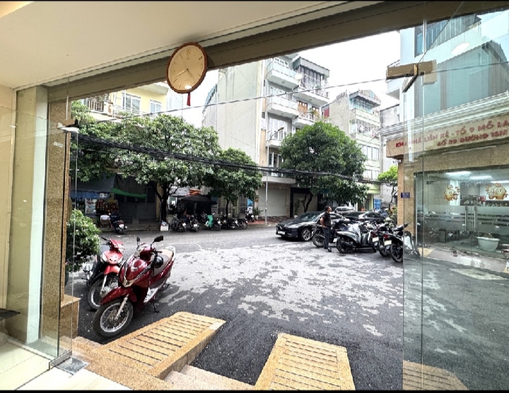 MẶT PHỐ CỰC ĐẸP - SỔ VUÔNG NHƯ A4 - VỪA Ở VỪA KINH DOANH - TRUNG TÂM HÀ ĐÔNG - NỘI THẤT GỖ XỊN XÒ