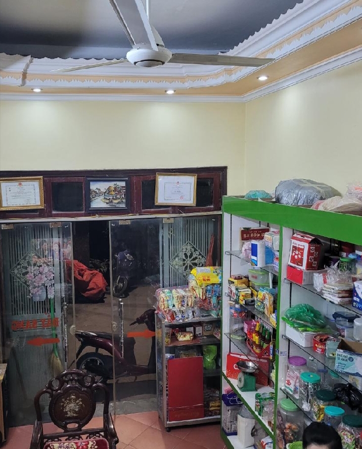 PHÂN LÔ Ô TÔ CÁN BỘ ,NHÀ DÂN XÂY KIÊN CỐ KINH DOANH. 