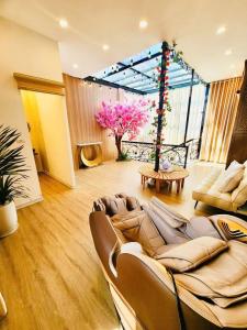 CỰC HIẾM NHÀ NỘI THẤT SIÊU ĐẸP - 5 TẦNG 3 NGỦ - GẦN Ô TÔ - FULL NỘI THẤT - NỞ HẬU