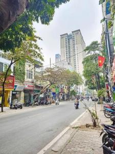 KHU PHÂN LÔ VIP CHỈ 12 CĂN Ô TÔ TRÁNH - Ô TÔ DỪNG ĐỖ. NGAY CHÂN TOÀ CHUNG CƯ, KINH DOANH KHỦNG KHIẾP...