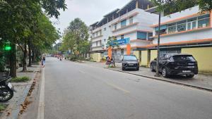 BÁN NHÀ CẠNH BỂ BƠI ĐA SỸ - NHỈNH 6 TỶ