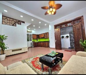 PHÂN LÔ - VỈA HÈ - Ô TÔ TRÁNH - KINH DOANH .