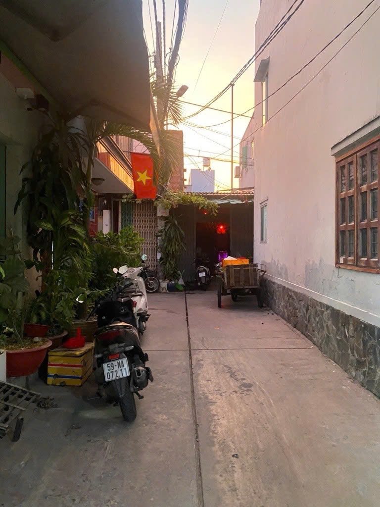 NHÀ LIÊN KHU 10-11, gần trung tâm, siêu thị Aeon Mall, Trường Học