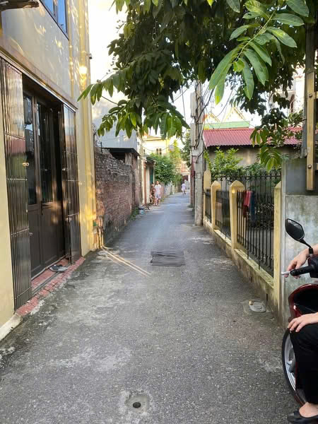 CỨU CHỦ MÓT BÁN LẮM RỒI ĐÚNG 3 TỶ - GIANG BIÊN - LONG BIÊN. Ô TÔ 7 CHỖ VÀO ĐẤT NGÕ THÔNG.