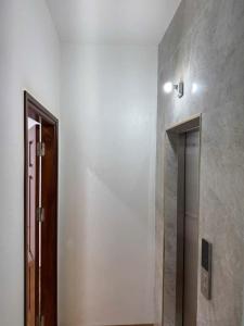 BÁN NHÀ PHỐ NGỌA LONG BẮC TỪ LIÊM 6 TẦNG THANG MÁY MỚI KÍNH KOONG