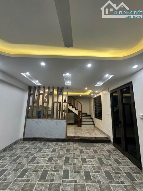 LÔ GÓC, ÔTÔ ĐỖ CỬA, NHÀ MỚI ĐẸP 43M² x 5T, GIÁ 7,4 TỶ, GẦN VIN, ĐAN PHƯỢNG