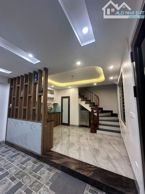 LÔ GÓC, ÔTÔ ĐỖ CỬA, NHÀ MỚI ĐẸP 43M² x 5T, GIÁ 7,4 TỶ, GẦN VIN, ĐAN PHƯỢNG