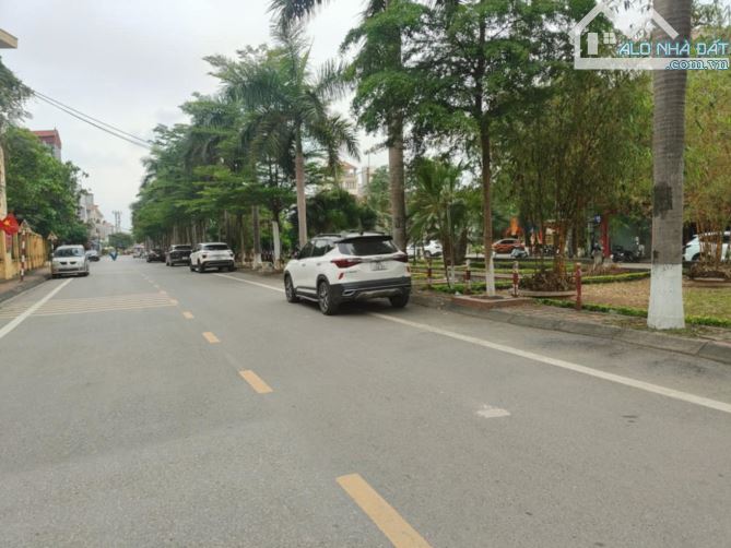 11.5 TỶ CÓ NGAY NHÀ MẶT PHỐ - PHÂN LÔ - VỈA HÈ - 100M - ĐAN PHƯỢNG - HÀ NỘI