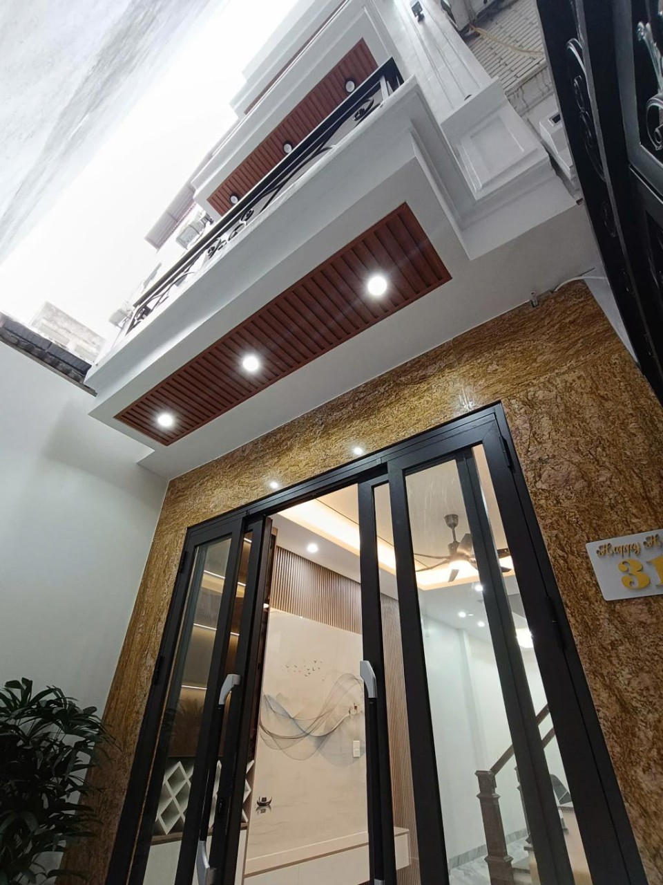 BÁN NHÀ ĐƯỜNG LÁNG - THOÁNG TRƯỚC SAU, SÂN ĐỂ XE RIÊNG, CÔNG NĂNG ĐẦY ĐỦ