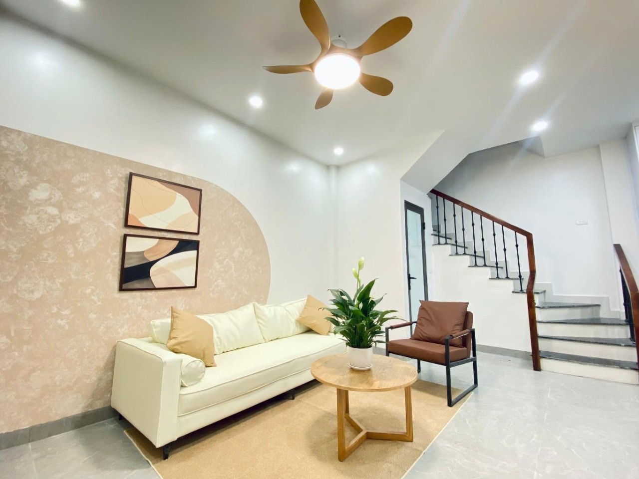 BÁN NHÀ NGUYỄN LƯƠNG BẰNG - XÂY MỚI - ĐẸP NHƯ KHÁCH SẠN - GẦN PHỐ.