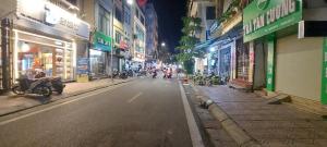 Bán nhà mặt phố, kinh doanh sầm uất