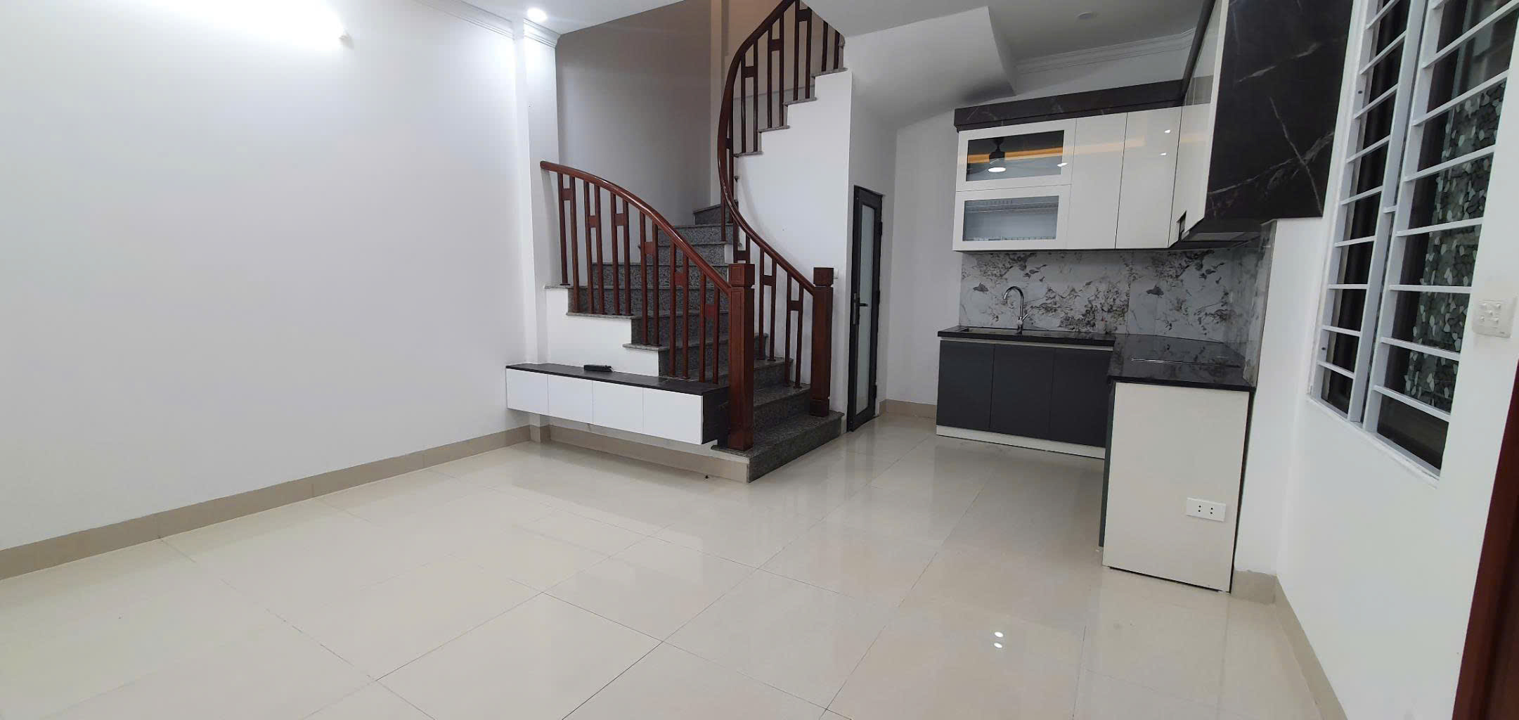 NHÀ THẠCH BÀN - LONG BIÊN 72.9m2, 5 tầng, 4.85 Tỷ