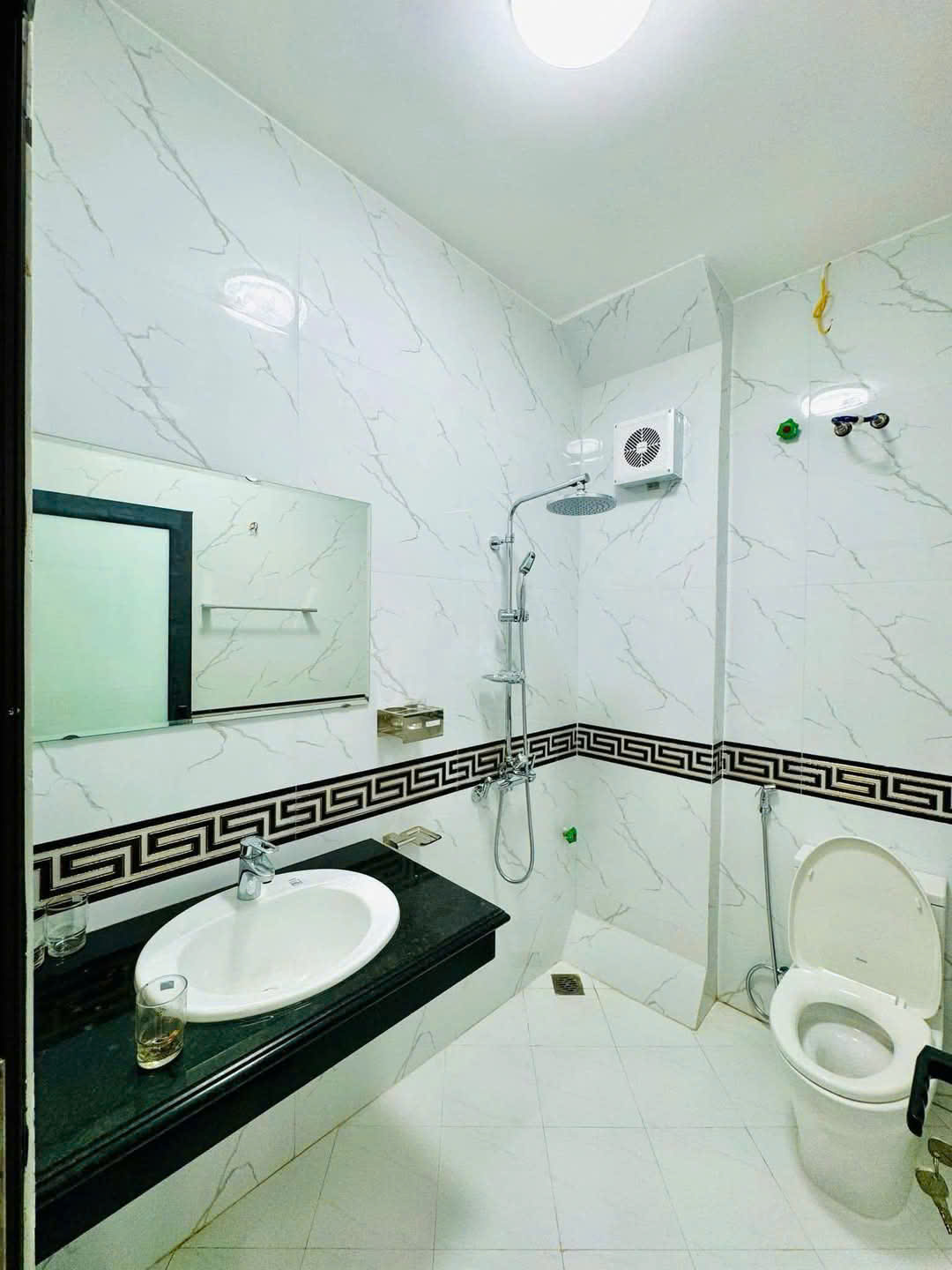 NHÀ THẠCH BÀN - LONG BIÊN 72.9m2, 5 tầng, 4.85 Tỷ