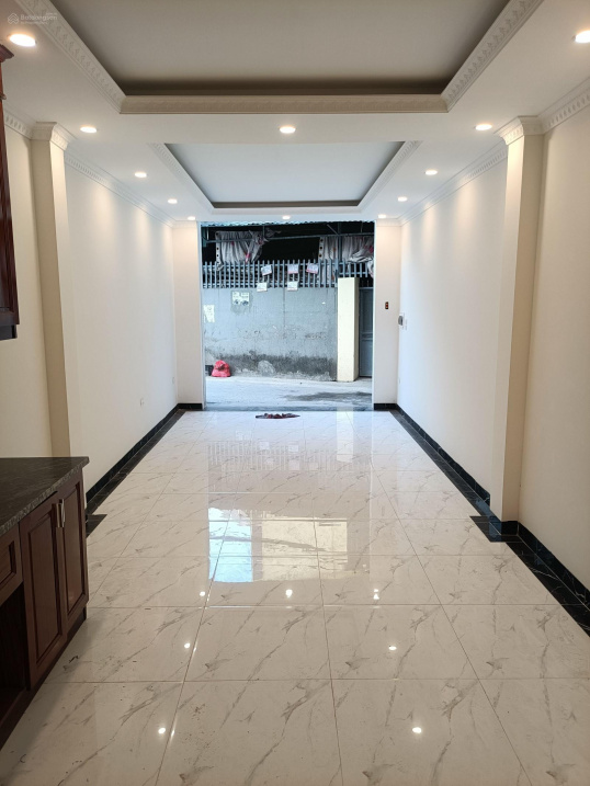 Bán nhà 6 tầng thang máy Thạch Bàn Long Biên, 52m2, ô tô vào nhà gần Aeon sổ đỏ sẵn