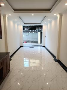 Bán nhà 6 tầng thang máy Thạch Bàn Long Biên, 52m2, ô tô vào nhà gần Aeon sổ đỏ sẵn