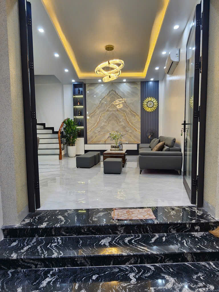 Bán nhà phố Thái Hà, ô tô đỗ, sổ đỏ chính chủ, ở ngay, 56 m2, giá nhỉnh 13.5 tỷ