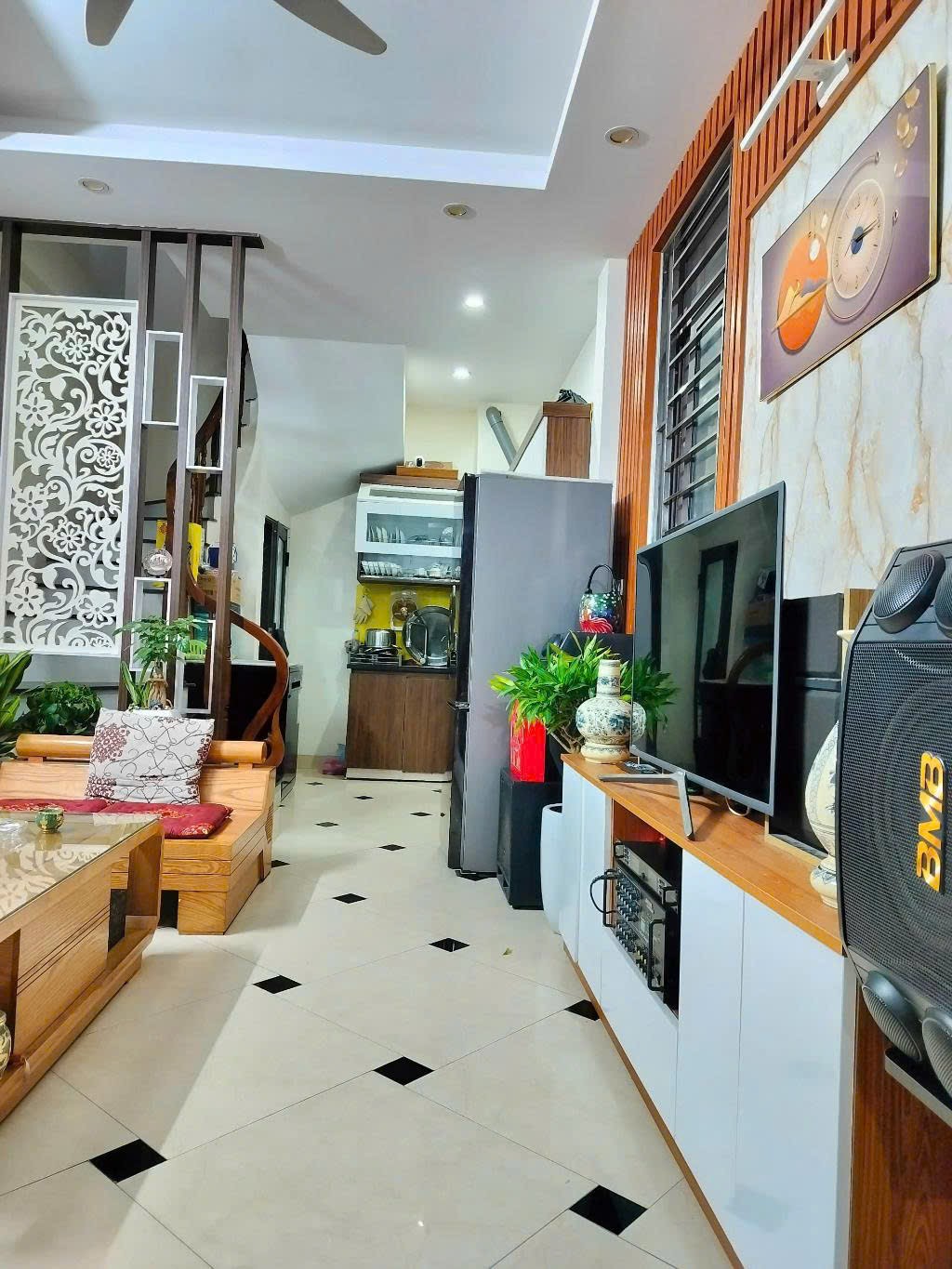 PHƯƠNG CANH, NHÀ ĐẸP,LÔ GÓC ,Ô TÔ ĐỖ CỬA, 30M2, GIÁ 6,XX tỷ