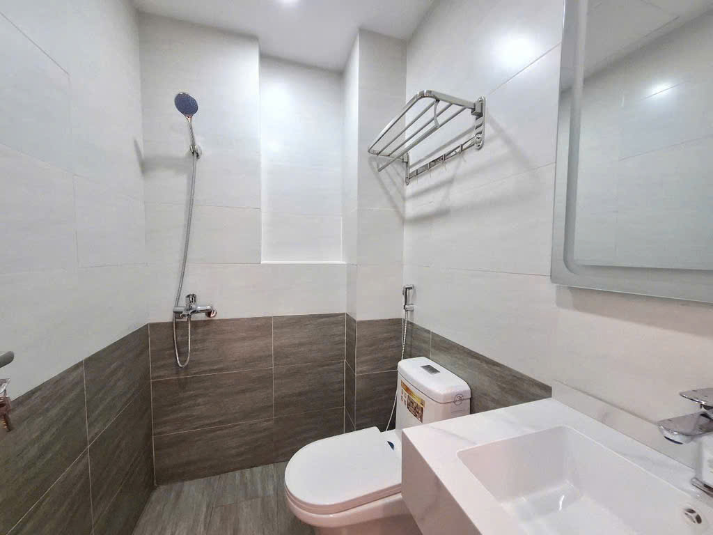 BÁN NHÀ NGỌC THỤY – LONG BIÊN Ô TÔ VÀO NHÀ – 5 TẦNG ĐẸP – GIÁ 7,6 TỶ