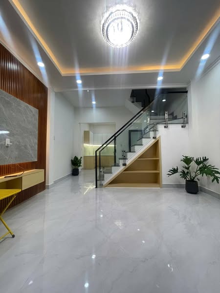bán nhà mới ở ngay 2 tầng quận 8
