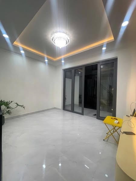 bán nhà mới ở ngay 2 tầng quận 8