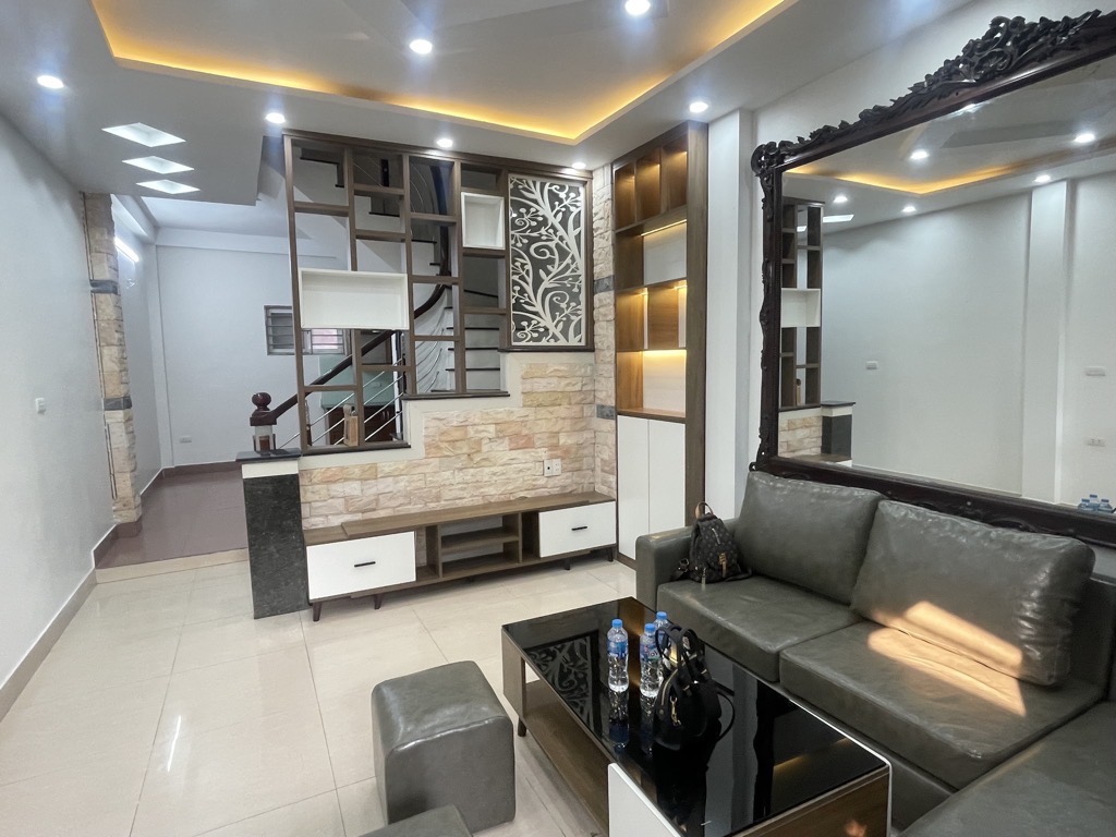 NHÀ CHỦ TỰ XÂY, GẦN Ô TÔ TRÁNH, TẶNG NỘI THẤT, 2 THOÁNG, KHÔNG BỊ ĐỐI DIỆN NHÀ, 5 PHÒNG, ĐC CẦM CHÌA KHOÁ