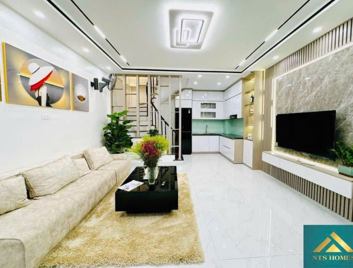 BÁN NHÀ CỰC HIẾM HOÀNG MAI 38M- 5 TẦNG SIÊU ĐẸP NHỈNH 2,5 Tỷ  - MẶT TIỀN RỘNG - Ô TÔ ĐỖ CỔNG- KO LỖI PHONG THỦY