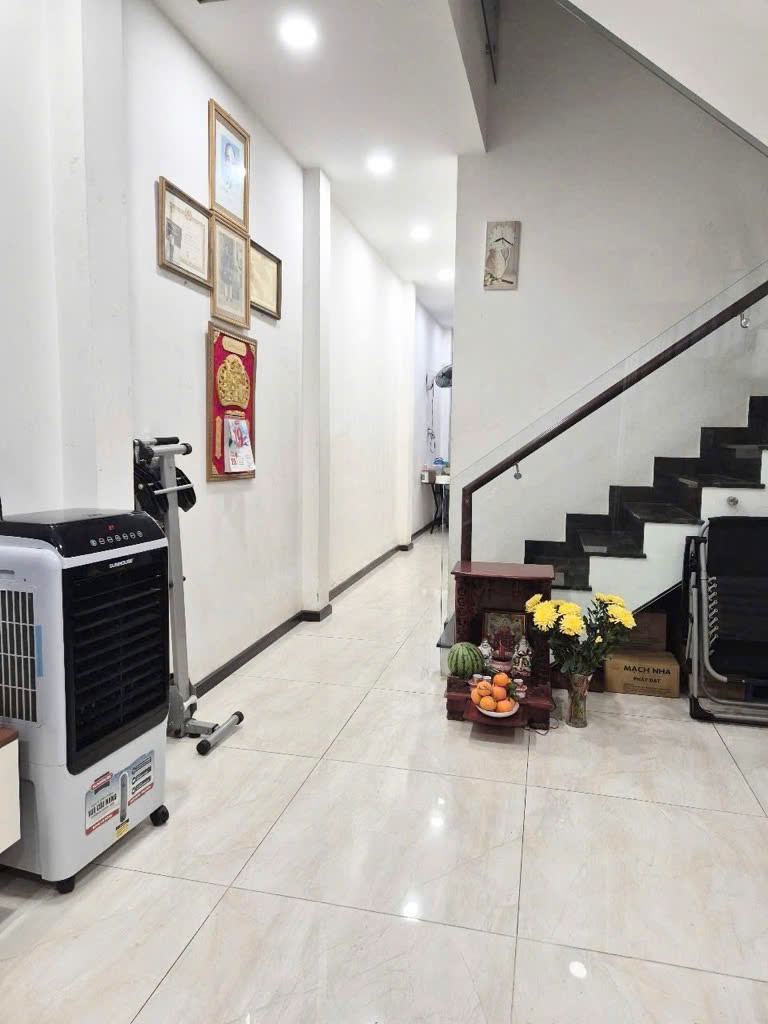 TÂN PHÚ- NHÀ 2 MT TRƯỚC SAU - NHÀ 2 TẦNG KIÊN CỐ- XH NGỦ NHÀ- 65M2- NHÀ CÓ DÒNG TIỀN VỪA CHO THUÊ VỪA TỰ KD GIẶT ỦI- NHỈNH 6 TỶ