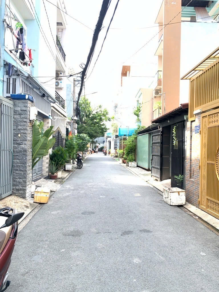 TÂN PHÚ- NHÀ 2 MT TRƯỚC SAU - NHÀ 2 TẦNG KIÊN CỐ- XH NGỦ NHÀ- 65M2- NHÀ CÓ DÒNG TIỀN VỪA CHO THUÊ VỪA TỰ KD GIẶT ỦI- NHỈNH 6 TỶ