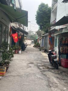 NHÀ TÂN PHÚ RẺ HƠN BÌNH TÂN - KỀ BÊN AEON MALL TÂN PHÚ - PHẠM QUÝ THÍCH - CẠNH CHỢ TÂN HƯƠNG - 2 TẦNG KIÊN CỐ - 4x7M SỔ VUÔNG VỨC HOÀN CÔNG ĐỦ - SÁT MẶT TIỀN - GIÁ CHỈ NHỈNH 3 TỶ XÍU XIU