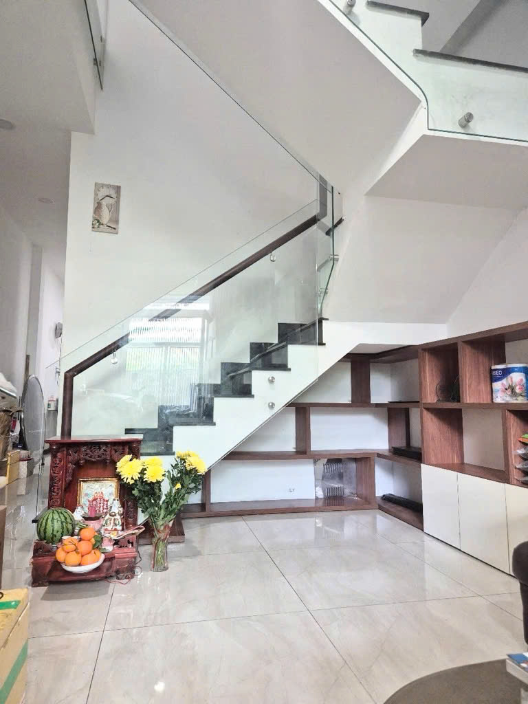 THỦ ĐỨC - QUỐC LỘ 13 - XE HƠI TỚI NHÀ, 5.5x10, 4 TẦNG - DÒNG TIỀN 10tr/tháng - GIÁ CHỈ 6.2 tỷ
