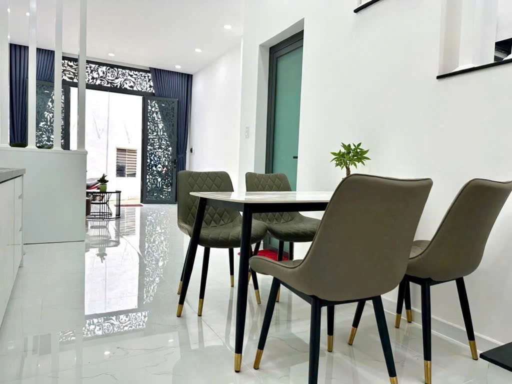 THỦ ĐỨC - QUỐC LỘ 13 - XE HƠI TỚI NHÀ, 5.5x10, 4 TẦNG - DÒNG TIỀN 10tr/tháng - GIÁ CHỈ 6.2 tỷ