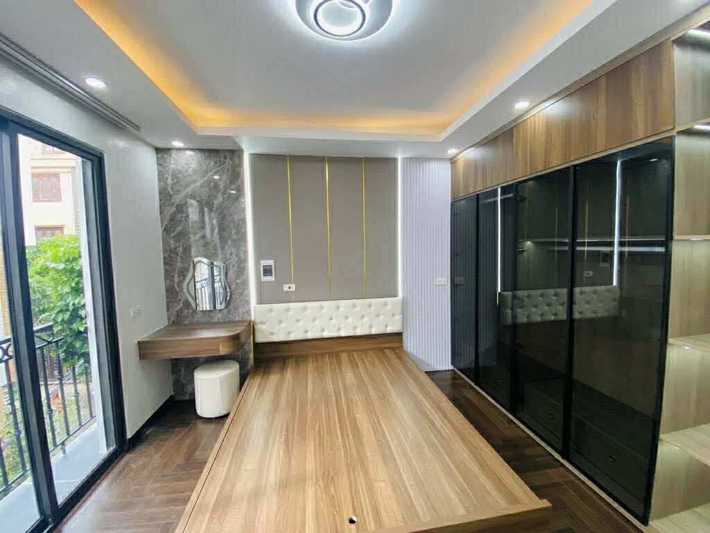 Bán nhà trung tâm Long Biên sang xịn mịn