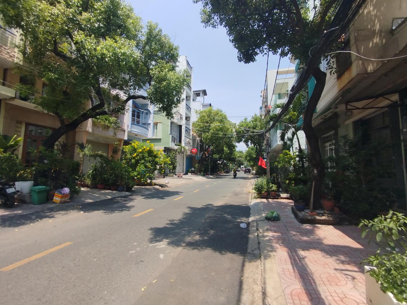 Nhà mặt tiền