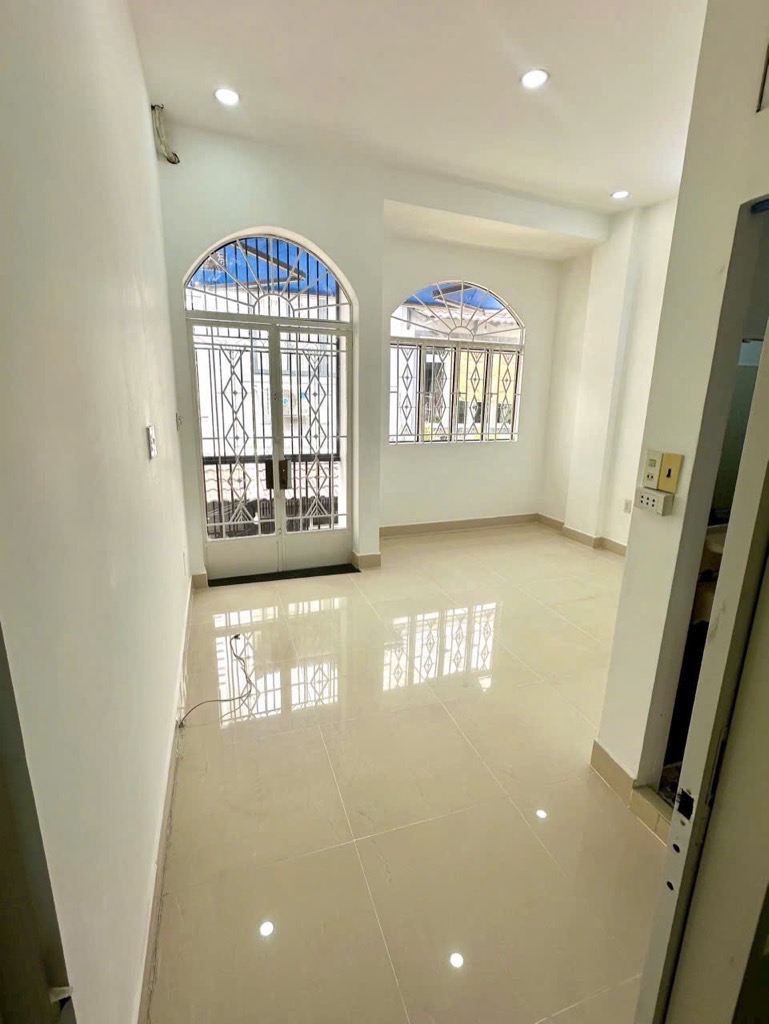 Nhà bán Âu Dương Lân, q8