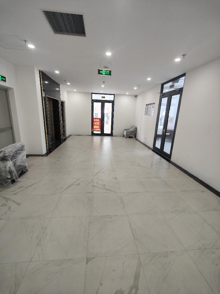 BÁN SÀN THƯƠNG MẠI - PHÙ HỢP VĂN PHÒNG CÔNG TY