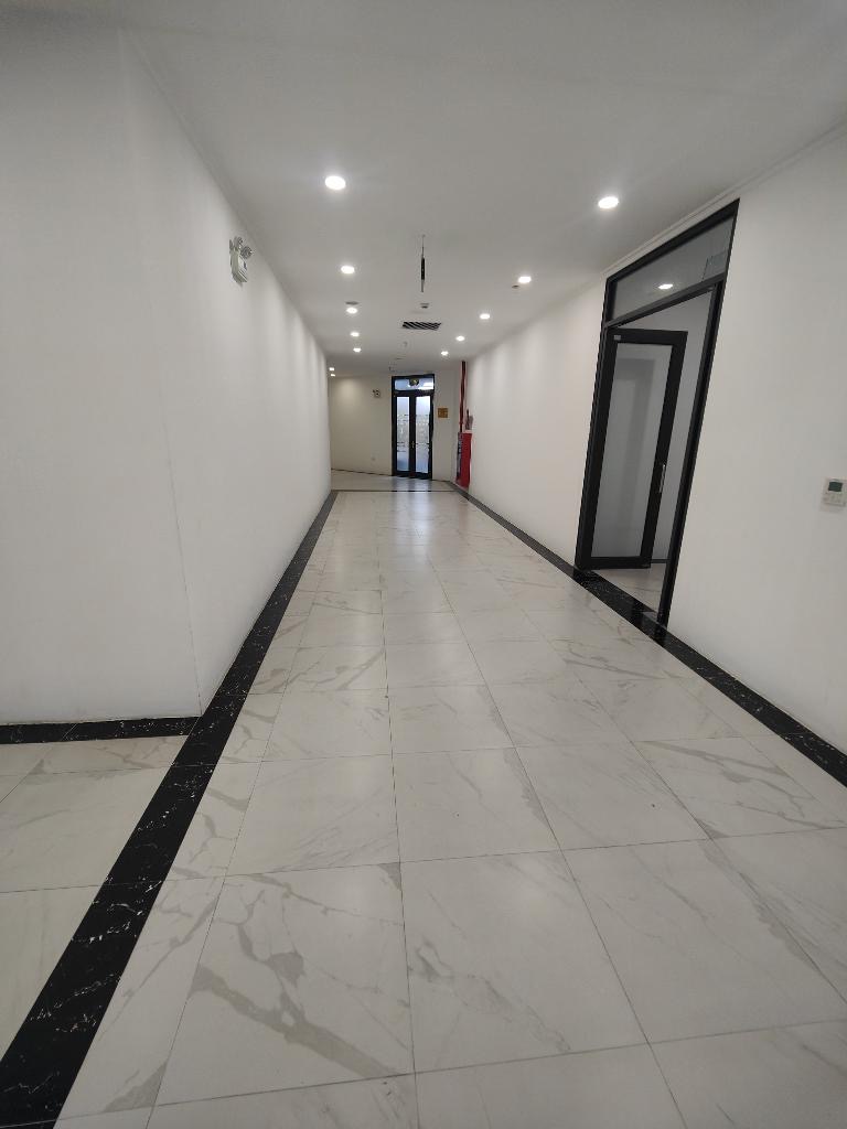 BÁN SÀN THƯƠNG MẠI - PHÙ HỢP VĂN PHÒNG CÔNG TY
