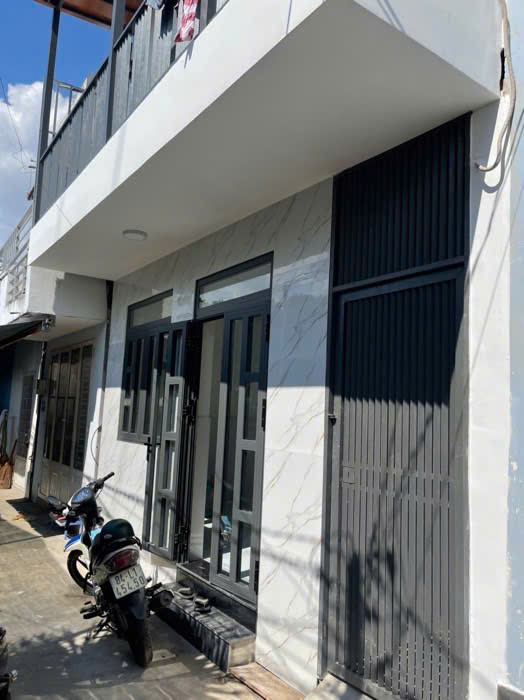 CẦN BÁN CĂN NHÀ NGANG CHUẨN 5M - XE HƠI ĐẬU SÁT NHÀ - KHU PHÂN LÔ VIP . GÍA BÁN 4,2 TỶ