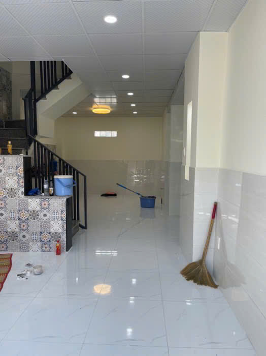 CẦN BÁN CĂN NHÀ NGANG CHUẨN 5M - XE HƠI ĐẬU SÁT NHÀ - KHU PHÂN LÔ VIP . GÍA BÁN 4,2 TỶ