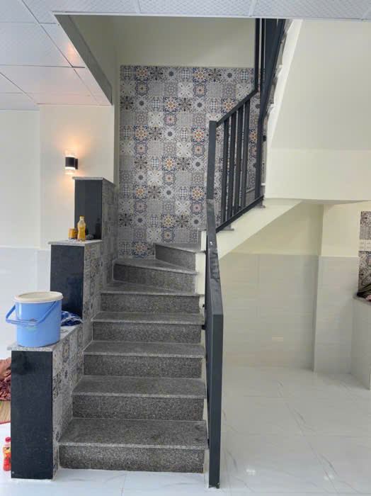 CẦN BÁN CĂN NHÀ NGANG CHUẨN 5M - XE HƠI ĐẬU SÁT NHÀ - KHU PHÂN LÔ VIP . GÍA BÁN 4,2 TỶ
