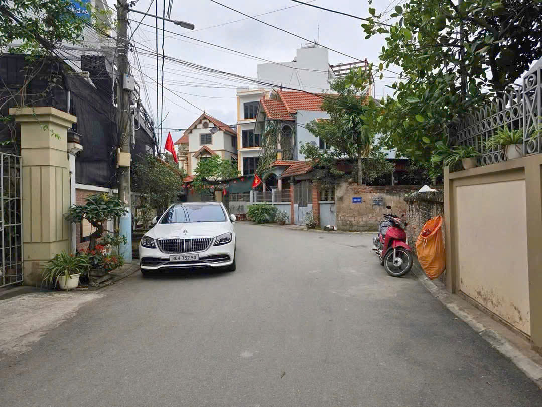 Bán đất thổ cư Gia Lâm, lô góc hai mặt tiền vuông vắn ,đường xe 29 chỗ chạy thông các ngả,75m giá 8,2 tỷ có thương lượng