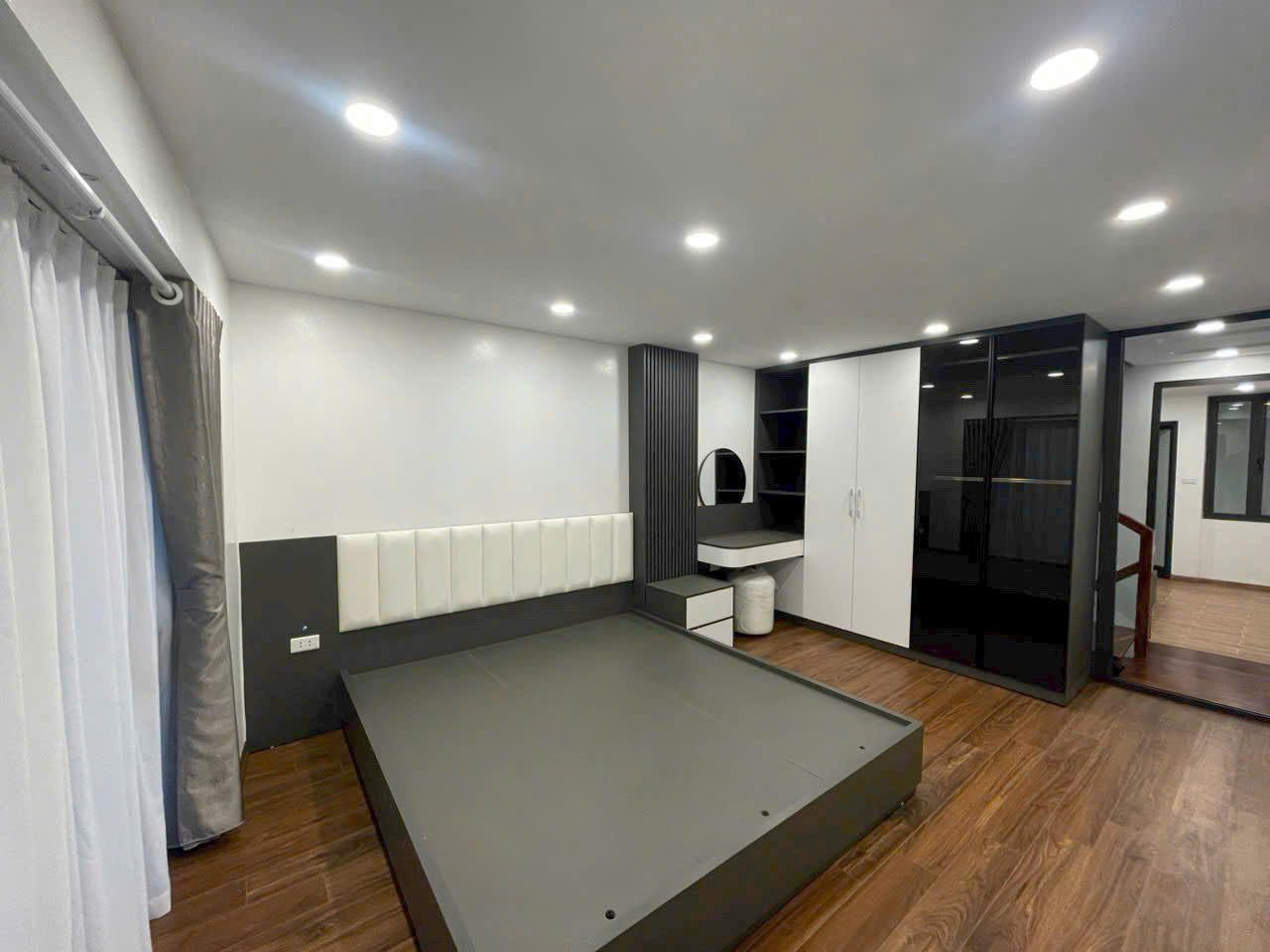 Bán nhà đẹp mới xây 6 tầng, cầu thang máy xịn xò,giá 8 tỷ có thương lượng