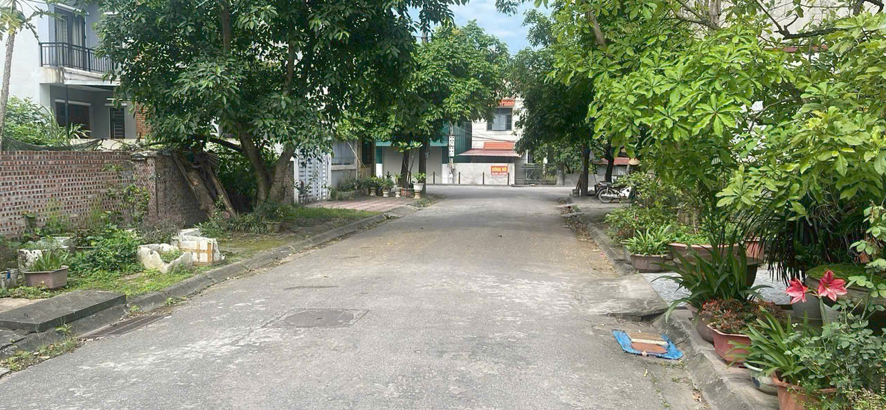 Bán đất đẹp, đường rộng ô tô tránh. 120m giá 12 tỷ thương lượng