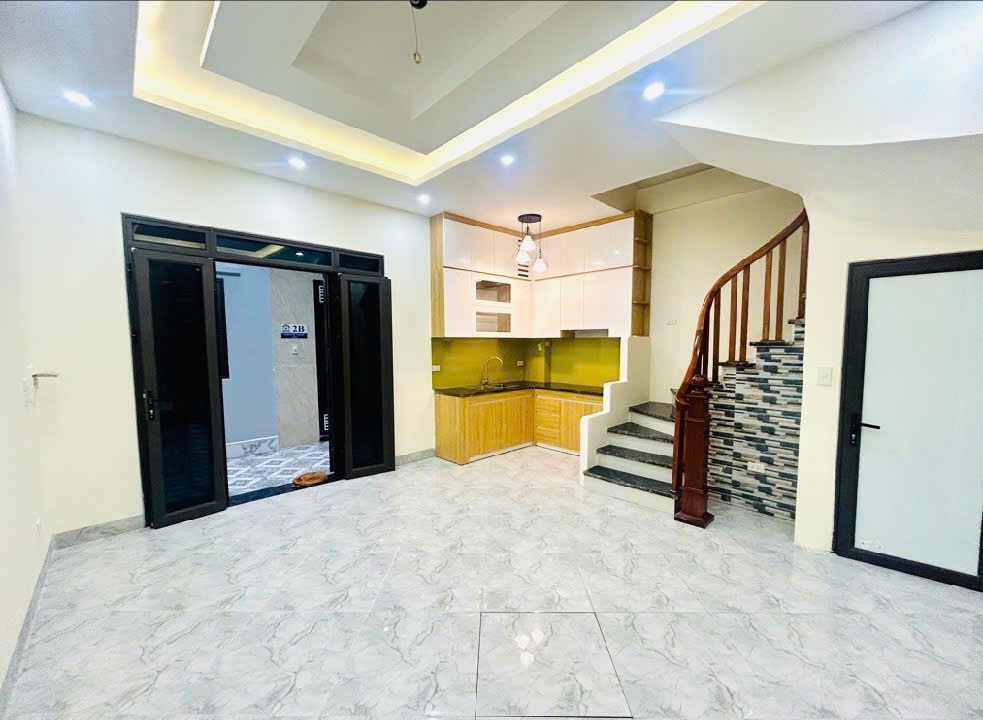 LĨNH NAM HOÀNG MAI, NHÀ MỚI, Ô TÔ ĐỖ CỔNG 5.75T